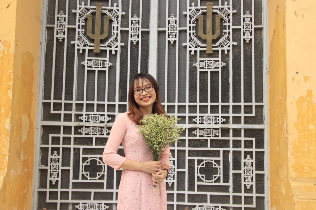 Hóa-Cô Hoàng Thùy Dương