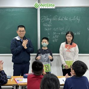 TRAO THƯỞNG HỌC SINH ĐẠT THÀNH TÍCH XUẤT SẮC KÌ KIỂM TRA ĐÁNH GIÁ ĐỊNH KỲ THÁNG 11/2023