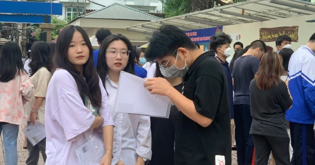 Thi lớp 10 Hà Nội 2025: Tỉ lệ giảm, thí sinh nên tận dụng cơ hội ra sao?