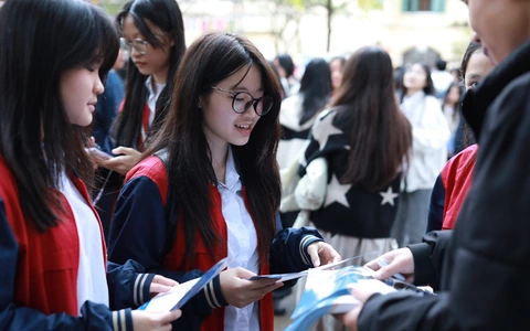 Thi lớp 10 Hà Nội 2025: Tỉ lệ giảm, thí sinh nên tận dụng cơ hội ra sao?