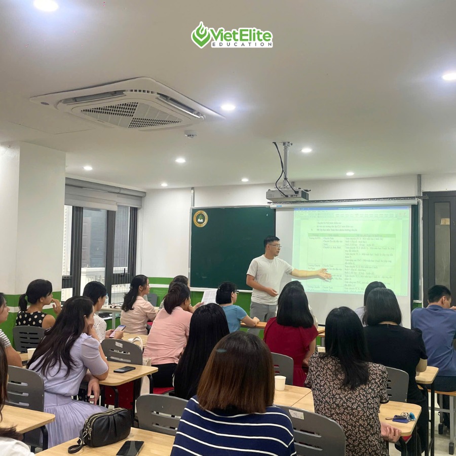 Họp định kỳ để phụ huynh nắm bắt tình hình của học sinh