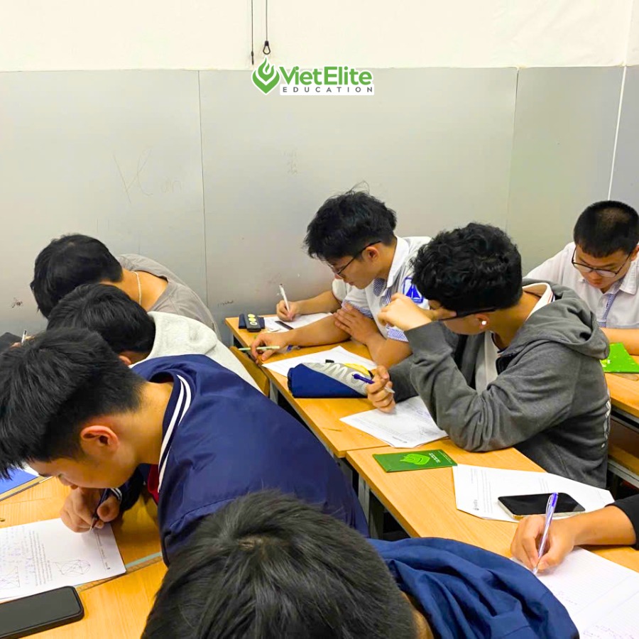 Lộ trình thi chuyên Toán từ lớp 6–9 tại VietElite