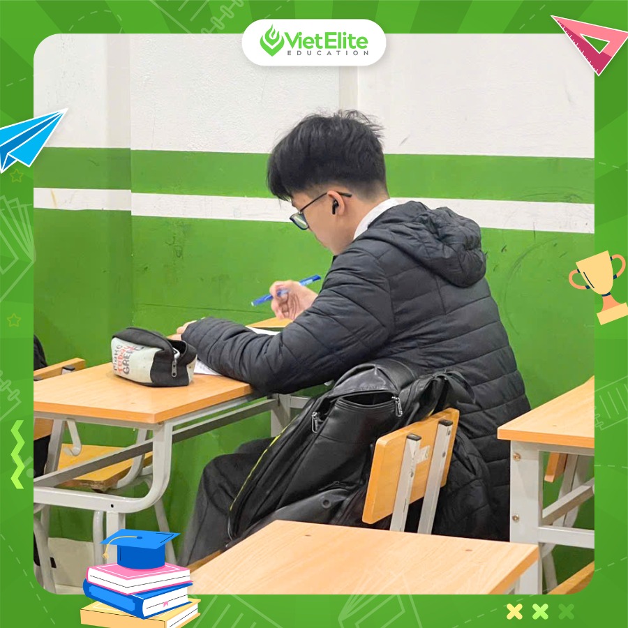 Học sinh VietElite tận dụng thời gian trước giờ vào lớp để củng cố kiến thức