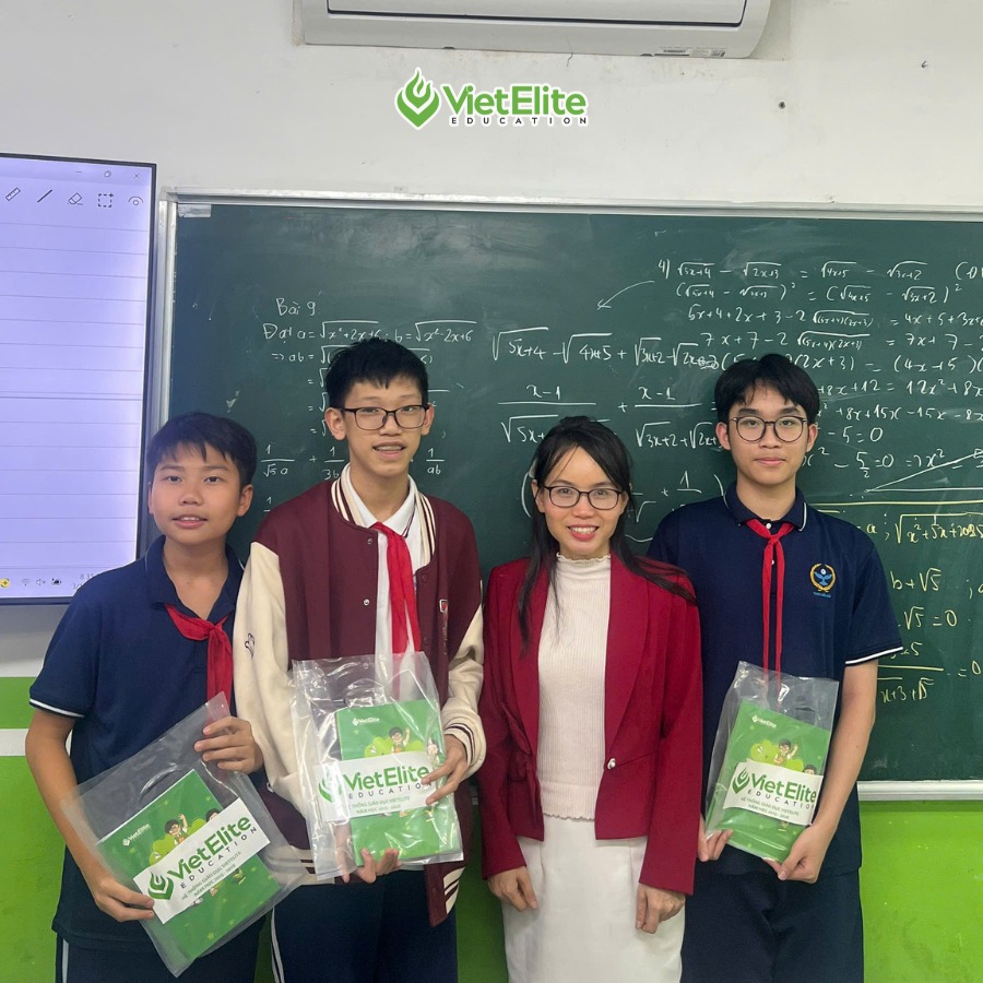 Phụ huynh yên tâm khi giáo viên VietElite đồng hành cùng con