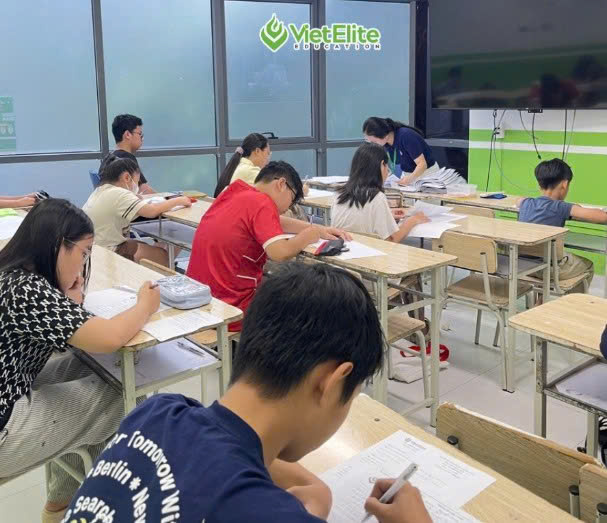 Học sinh tham gia test năng lực tại VietElite