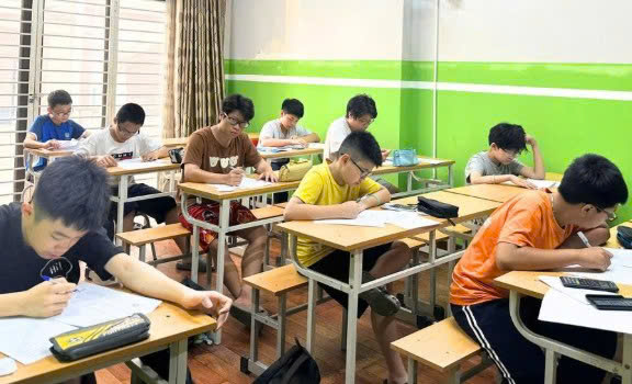 Học sinh test tập trung tại VietElite cơ sở Đỗ Quang