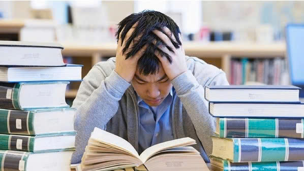 Con stress vì học quá tải