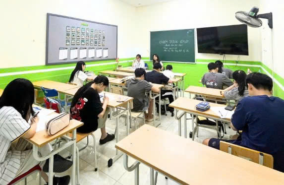 Học sinh test tập trung tại VietElite cơ sở Đỗ Quang
