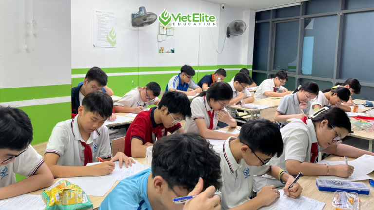 VietElite Đỗ Quang test tập trung thu hút gần 150 học sinh tham gia