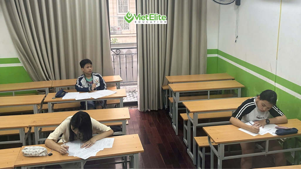 Học sinh tham gia test tập trung tại cơ sở Hà Đông