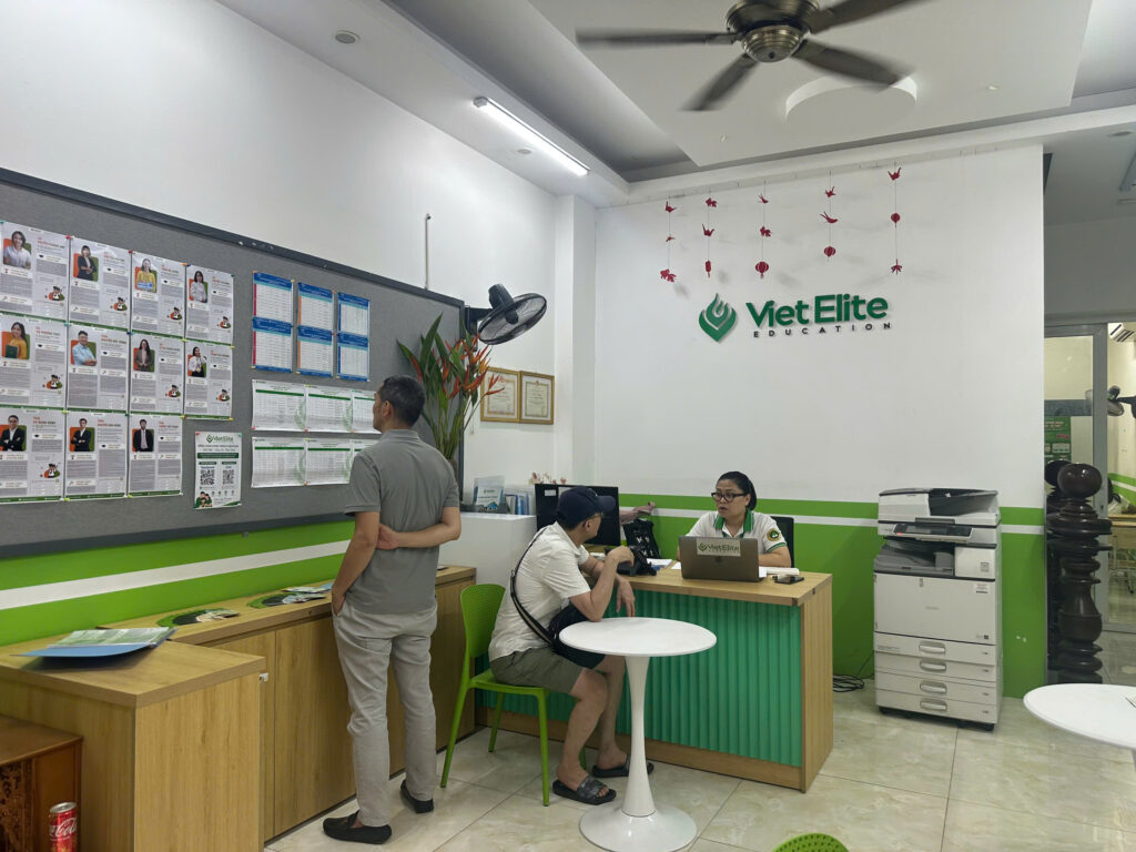 Phụ huynh quan tâm chương trình học tại VietElite