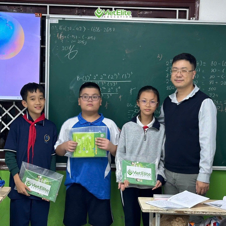 Phần thưởng cho các bạn học sinh có kết quả tốt trong bài kiểm tra định kỳ