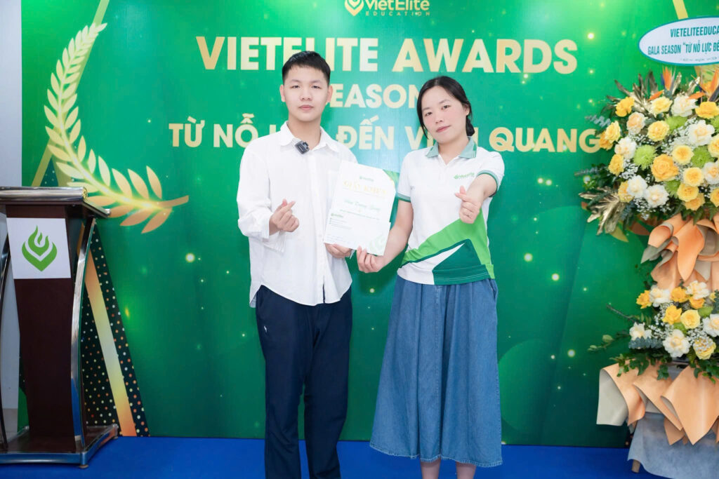Khoảnh khắc vinh danh đầy tự hào của Trường Giang